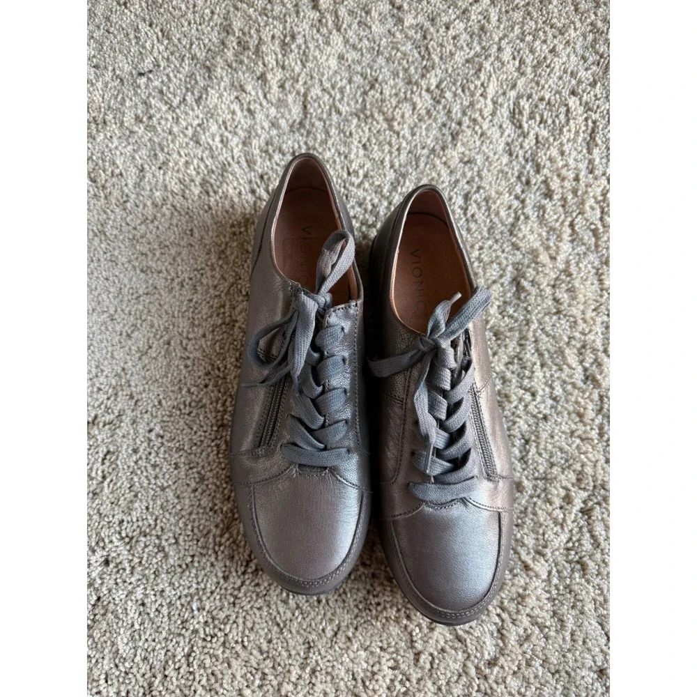 NWOT Vionic Abigail Metallic Pewter Leather Side Zip Lace Up Sneakers Womens‎ 9